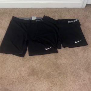 Set of 2 Nike Pros